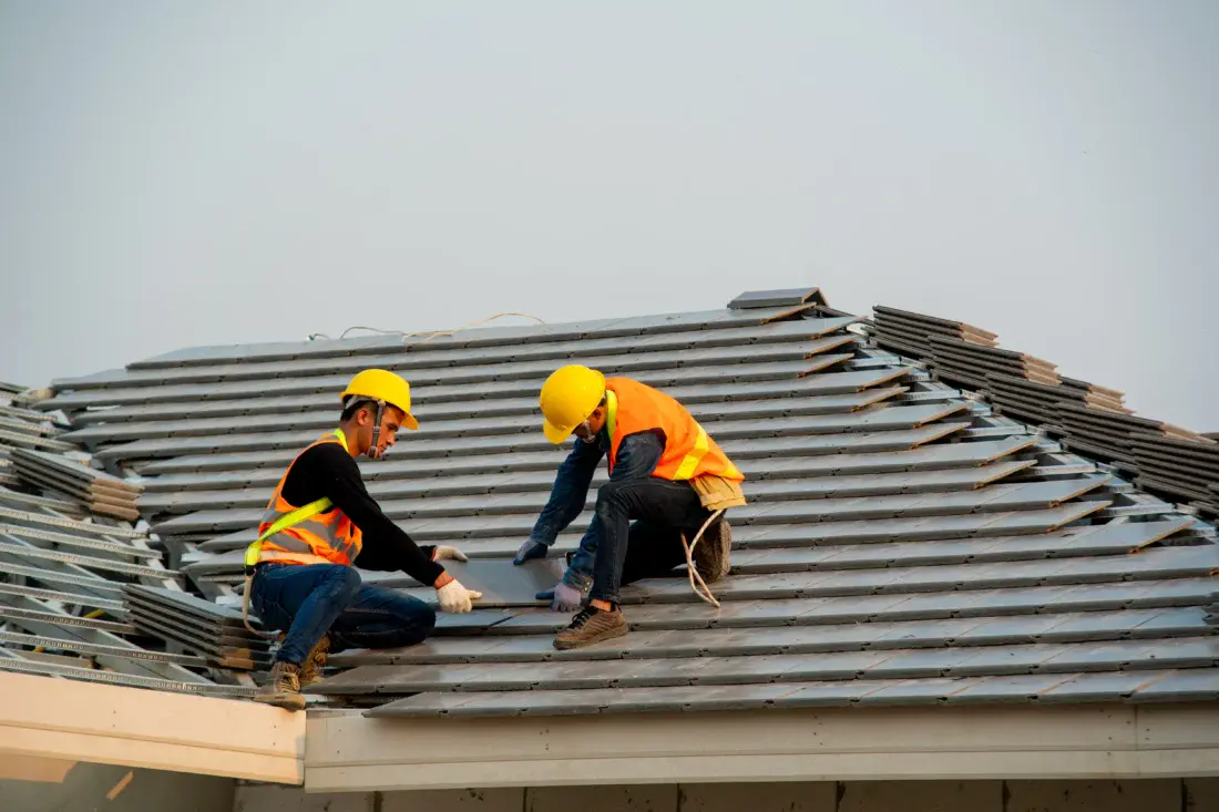 labour-hire-workers-on-the-roof