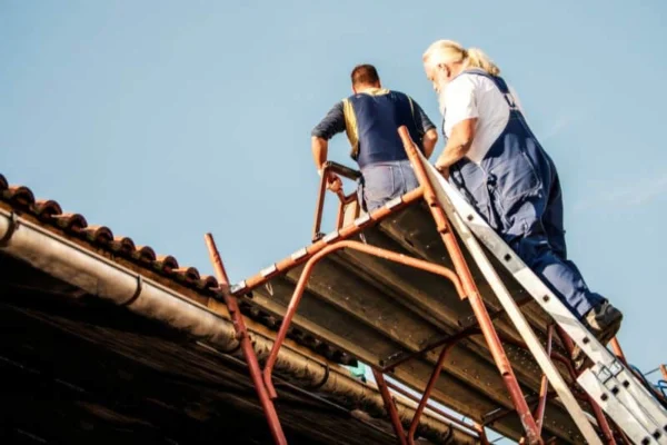 is-scaffolder-easy | Fast Labour Hire An image about construction worker setting up scaffolding