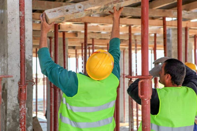 workers | Fast Labour Hire an image of labour workers on site